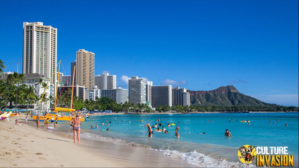 Pantai Waikiki: Surga Tropis di Tengah Kota yang Tak Pernah Tidur!