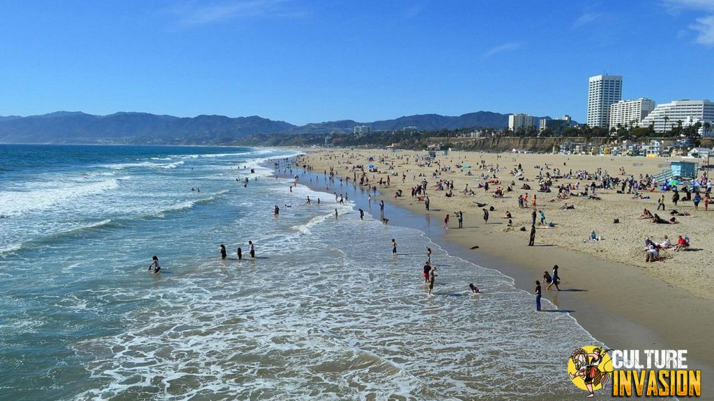 Santa Monica Beach: Destinasi Impian Para Pecinta Pantai!