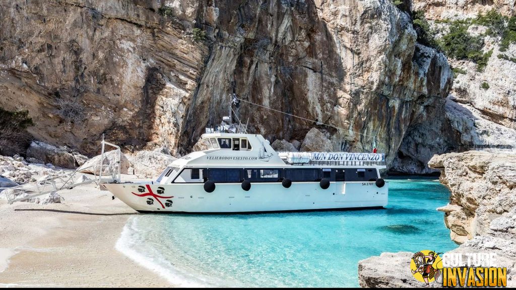 Biru Zamrud Cala Mariolu: Pesona Pantai yang Menghipnotis!