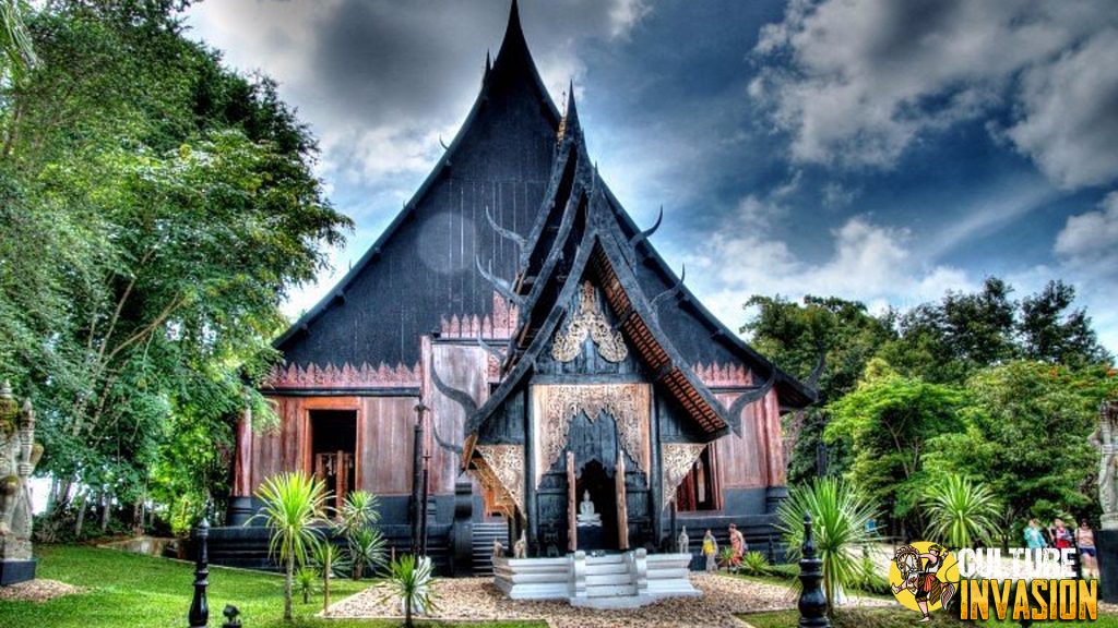 Baan Dam Museum: Menyusuri Keindahan Seni Misterius Thailand!