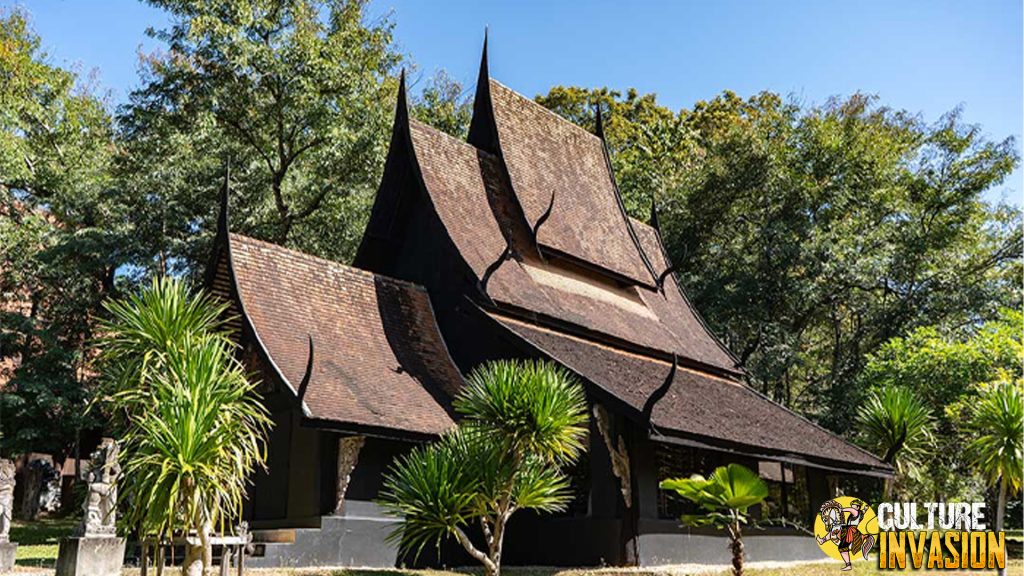 Baan Dam Museum: Menyusuri Keindahan Seni Misterius Thailand!