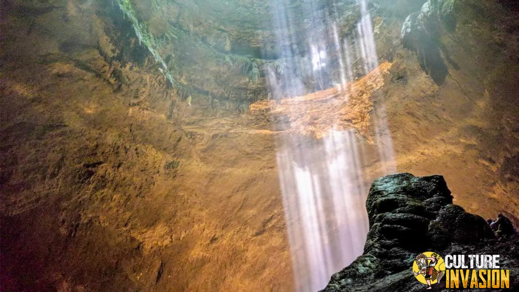 Jomblang Cave: Destinasi Wisata yang Menawarkan Sensasi Unik!