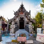 Wat Sri Suphan: Keindahan Candi Perak Memikat di Chiang Mai!