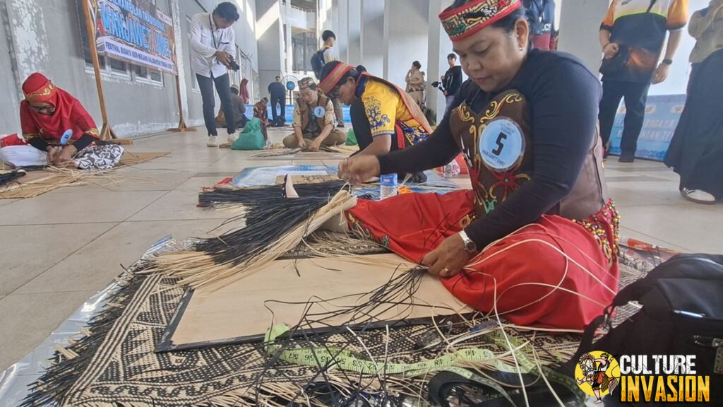 Anyaman Rotan Dayak Palangka Raya Jadi Sorotan Budaya
